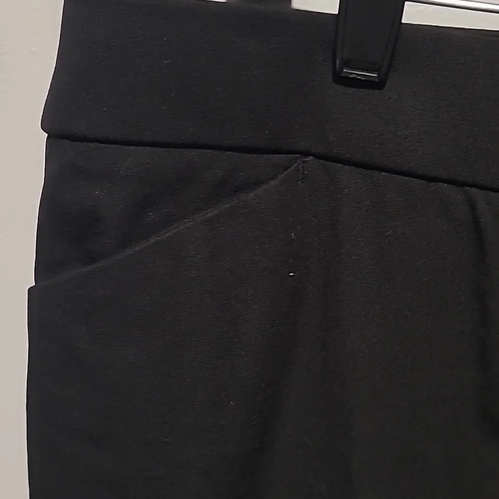 Chicos sz 1.5 black ankle pants sz 10 WP196
